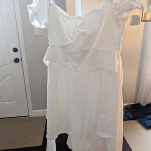 Women's white dressy shorts outfit, size12